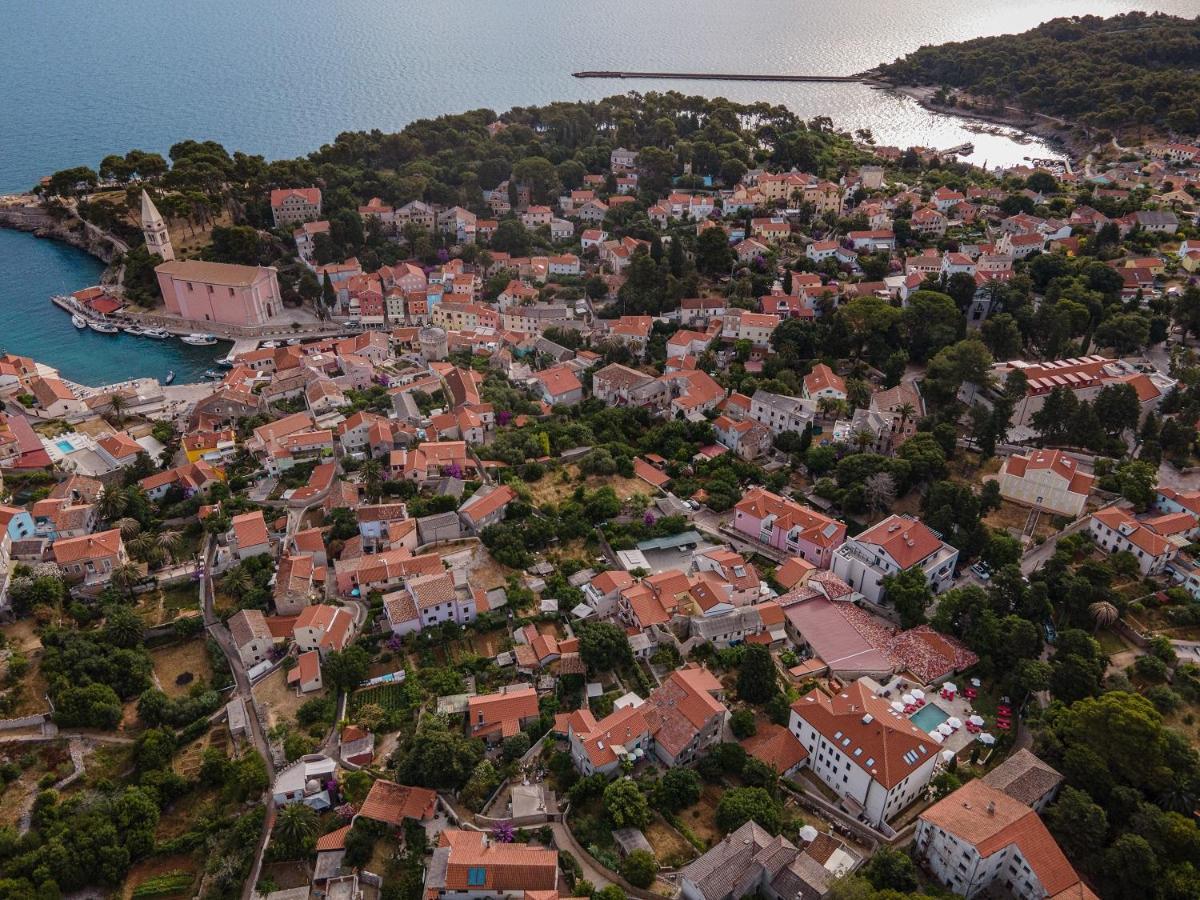 Dolphin Suites Veli Losinj Bagian luar foto