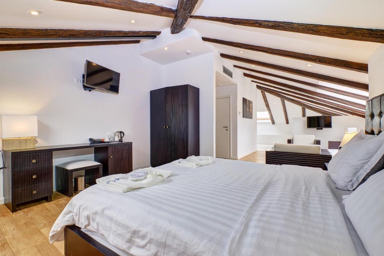 Dolphin Suites Veli Losinj Bagian luar foto