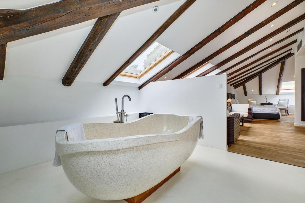 Dolphin Suites Veli Losinj Bagian luar foto