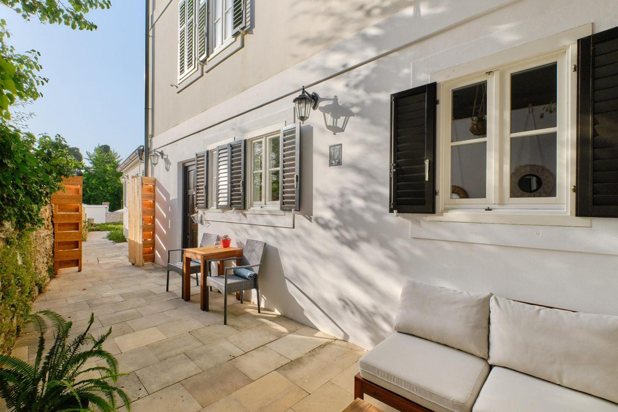 Dolphin Suites Veli Losinj Bagian luar foto