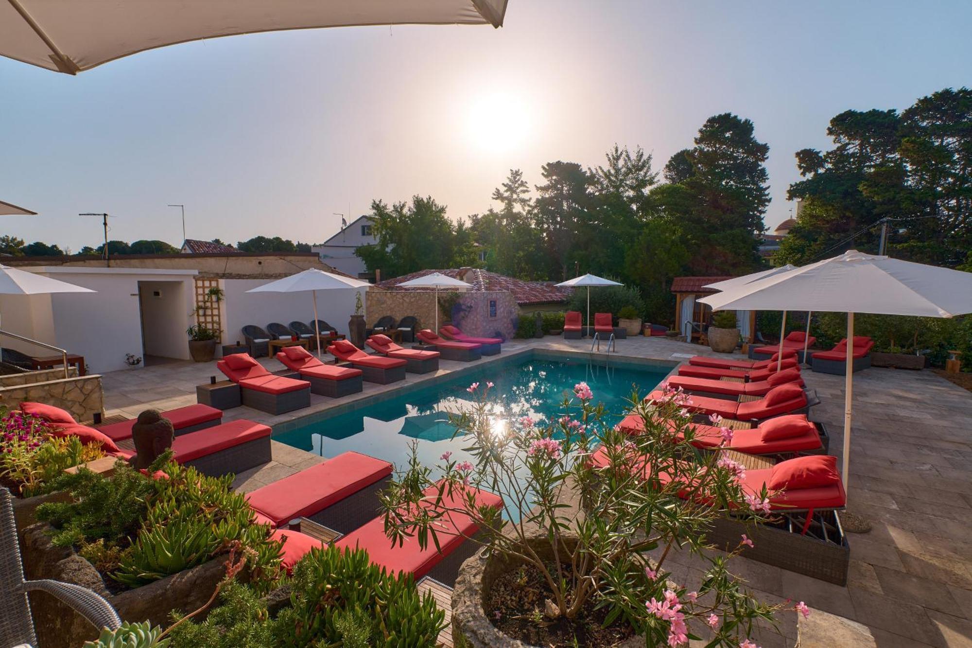 Dolphin Suites Veli Losinj Bagian luar foto